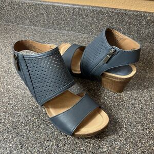 Sofft Women's Size 8M Blue/Gray Leather Block Wood Heels Sling Back Open Toe Zip